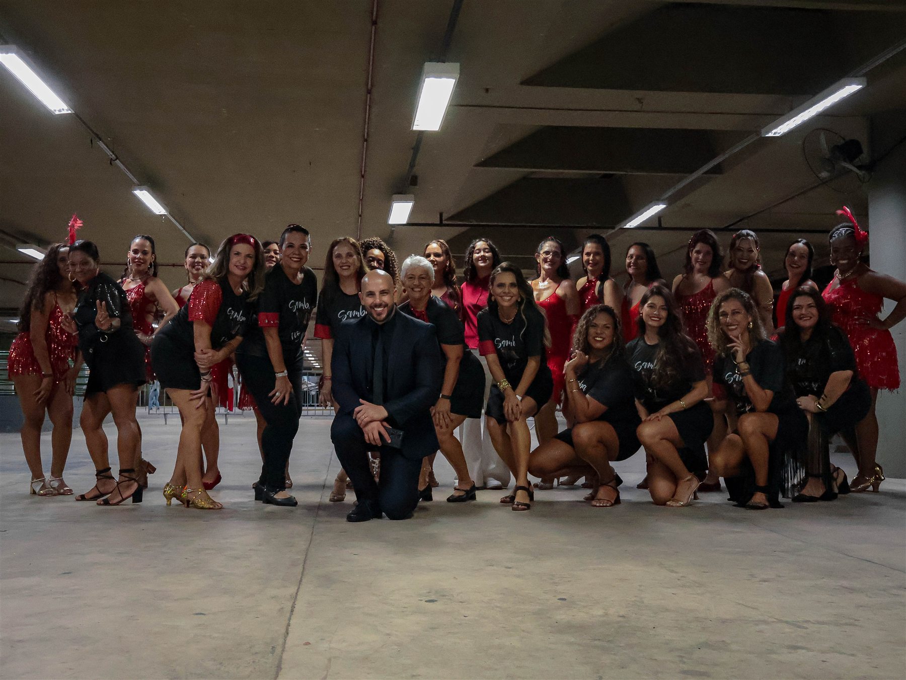 Turma completa da Kasa da Dança com o professor Thiago Oliveira em Santos-SP